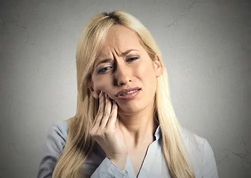 woman with toothache